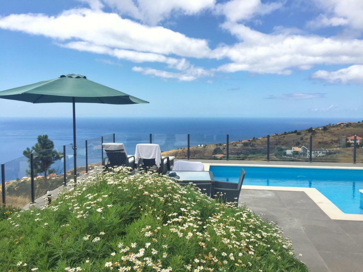 Villa Por Do Sol Estreito Da Calheta Exteriör bild